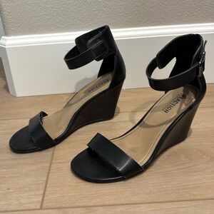 Kenneth Cole Women’s Black Sandals Size 7